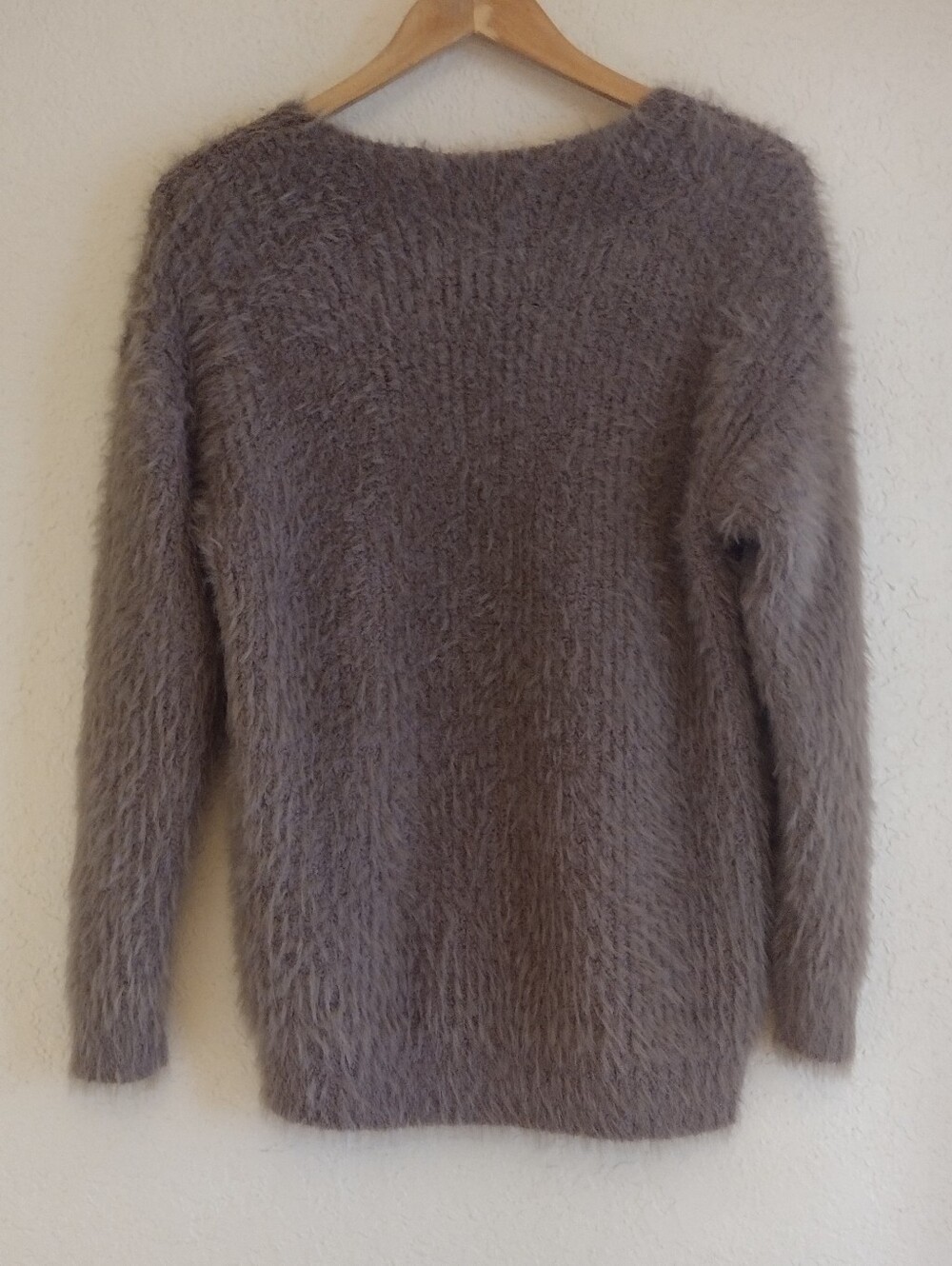 Stanton Fuzzy Eyelash Knit V-Neck Sweater Taupe Gray M/L Cozy Western Boho - Picture 6 of 6